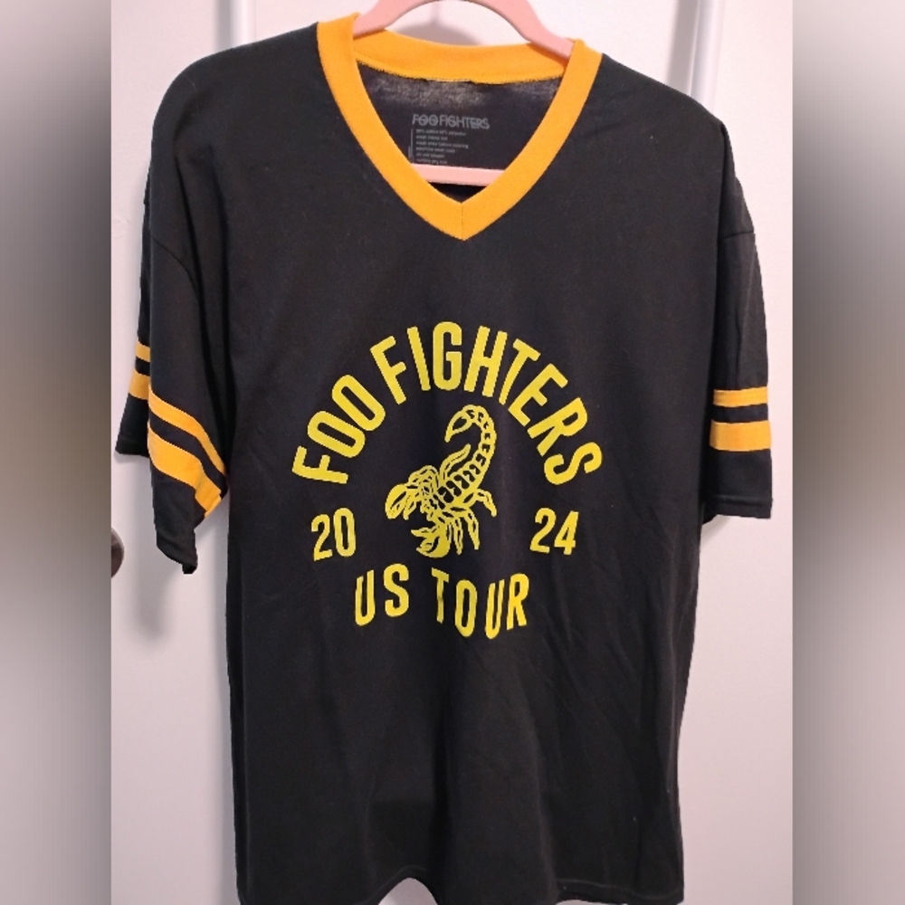 Foo Fighters/ Dave Grohl Black and Yellow Tour Shirt, Size 2XL Unisex